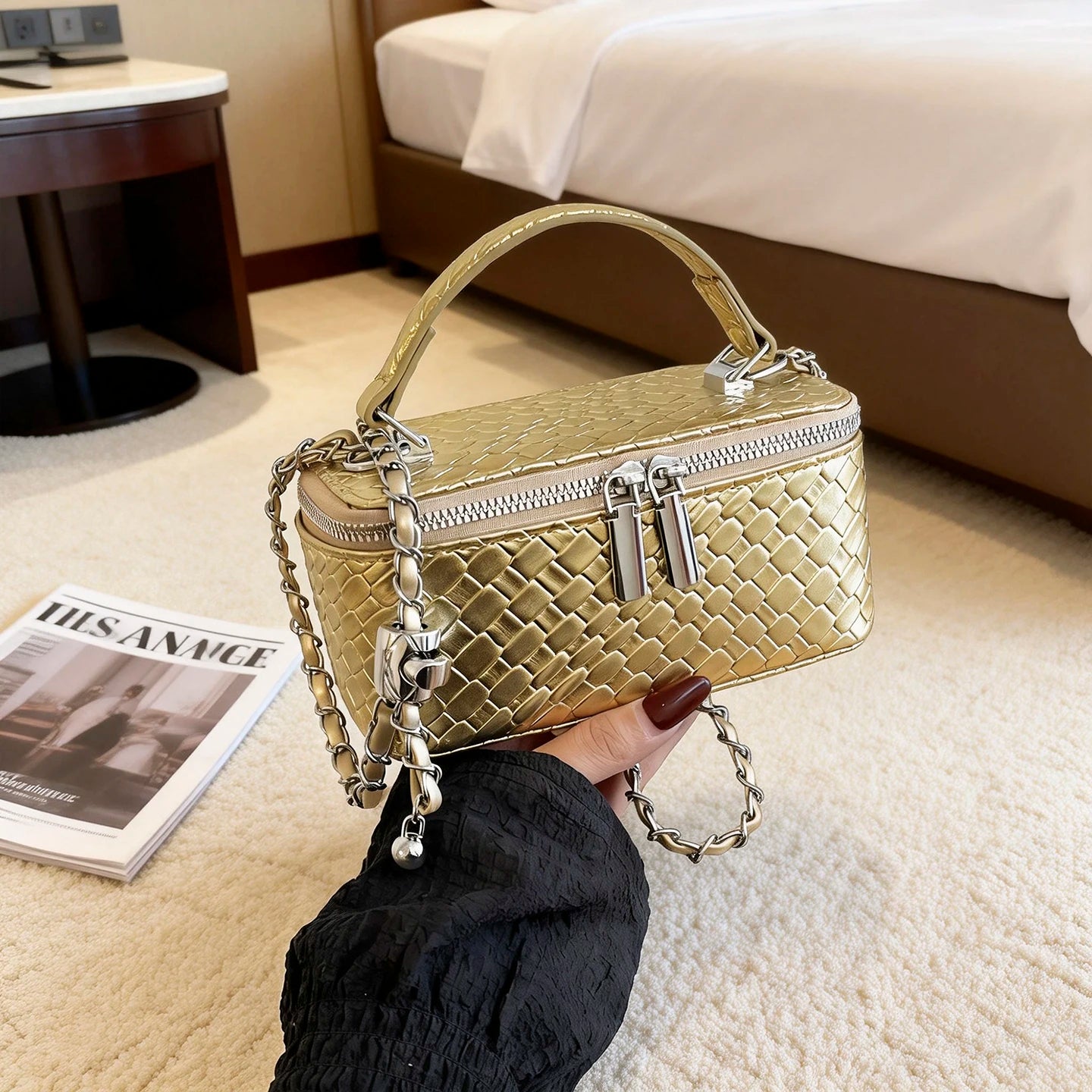 Women's Retro Crossbody Bag with Adjustable Strap