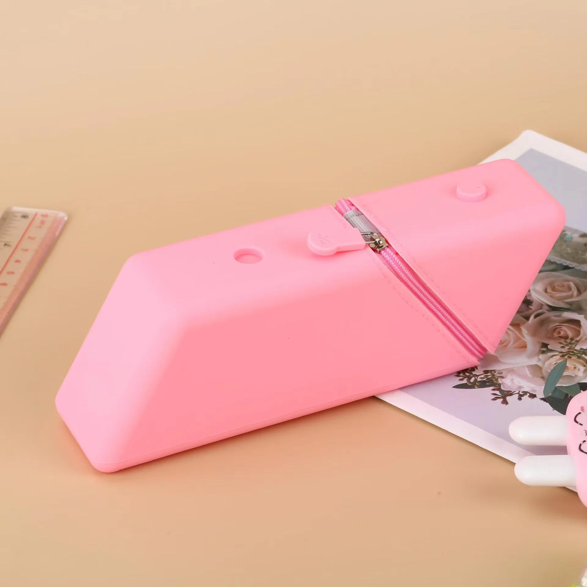 Foldable Silicone Pen Holder – Desktop Stationery Organizer