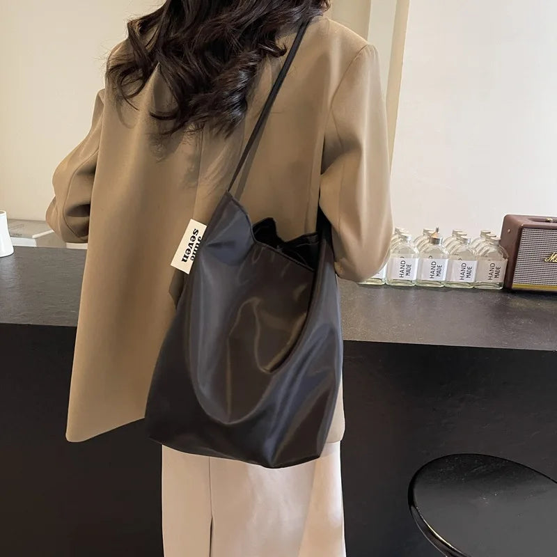 Minimalist Women’s Shoulder Bag – Casual Everyday Tote