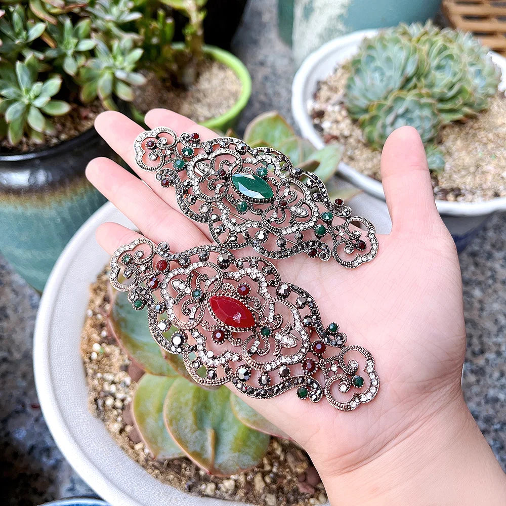 Women's Vintage-Inspired Resin Brooch