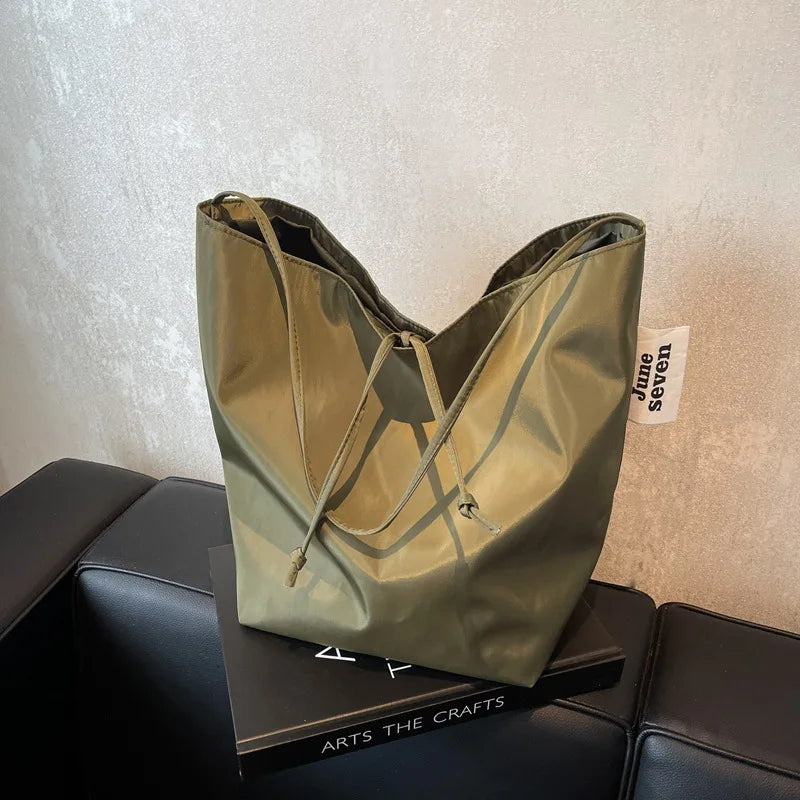 Minimalist Women’s Shoulder Bag – Casual Everyday Tote