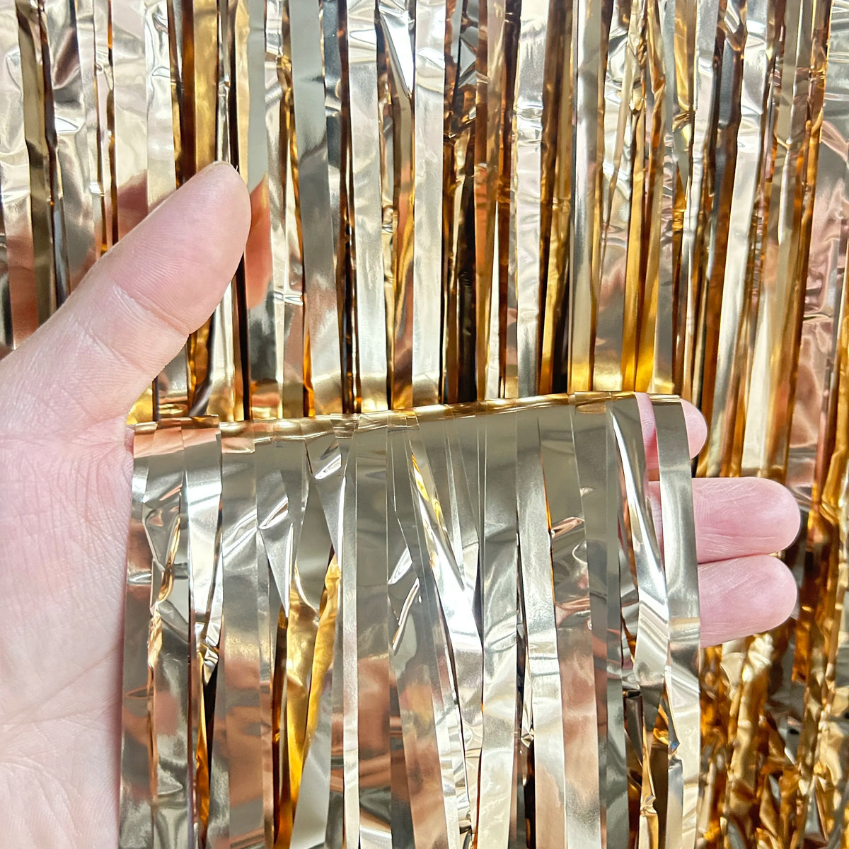 Metallic Tinsel Foil Fringe Curtain – Christmas Party Backdrop Decor