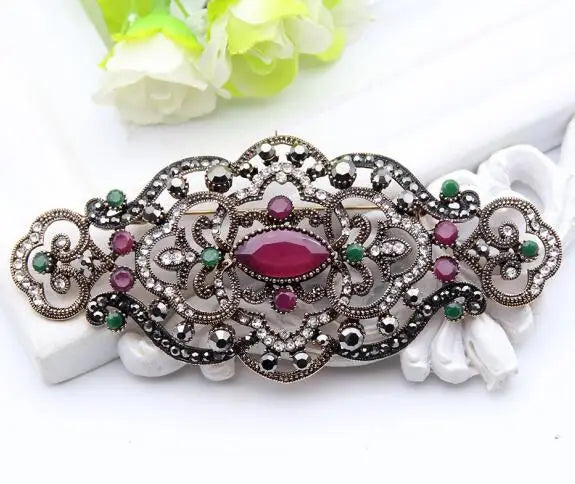 Women's Vintage-Inspired Resin Brooch